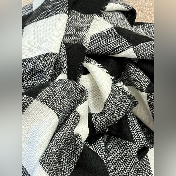 Viv & Lou buffalo plaid black and white infinity scarf. Excellent used condition - Picture 3 of 6